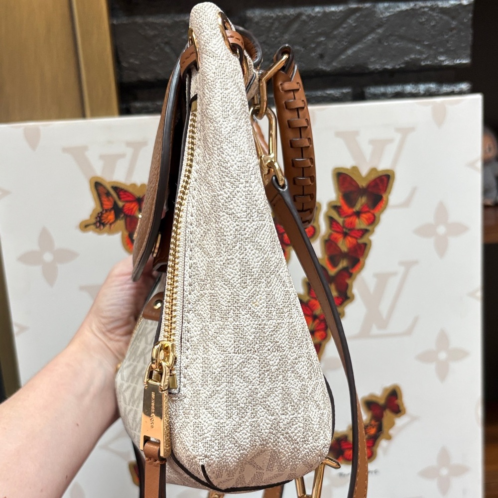 Michael Kors MK XS Viv Pebble Leather Convertible Backpack Crossbody - Picture 6 of 15